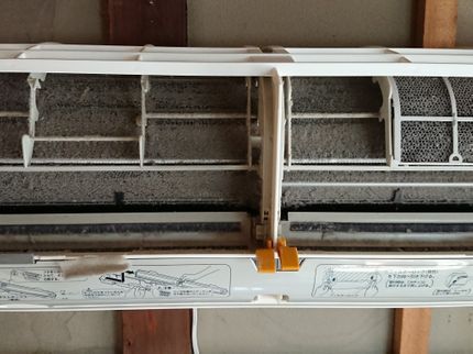 ハウスクリーニング藤本の壁掛けエアコン分解洗浄(お掃除機能付きエアコン全機種)。最新型モデルは除くの写真
