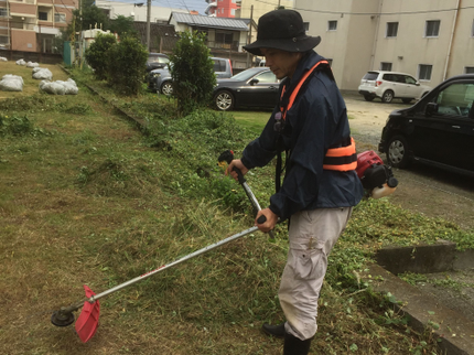 草刈職人の庭や敷地の出張草むしり・草刈りおまかせください!ご要望があればスタッフ増員可能◎の写真