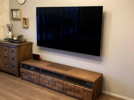ベストワークスの壁掛けテレビ専門 !成功は作業店選びから 配線の隠蔽作業等 当店にお任せくださいの写真