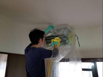 大阪おそうじ便の最短3/4~OK!【エアコン洗浄】分解洗浄でエアコンをキレイにお掃除します!の写真