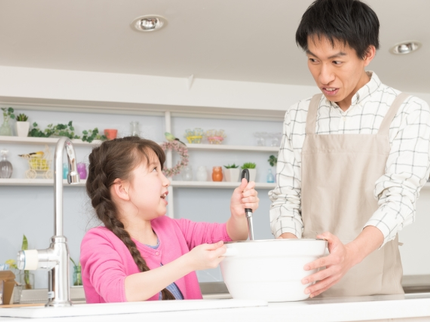 有限会社広島ビル・メンテのキッチン洗浄 スチームを使って細かい所まで油汚れを取り除きます。の写真