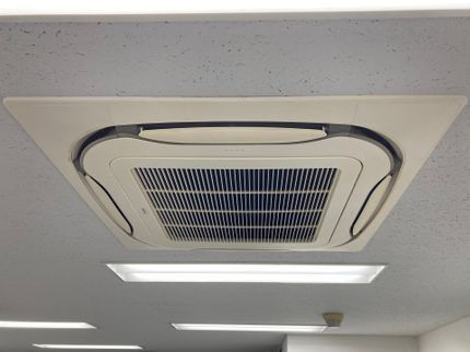 スマートの店舗・オフィス可能 深夜作業追加料金なし、天井埋め込みエアコン1方向~4方向の写真