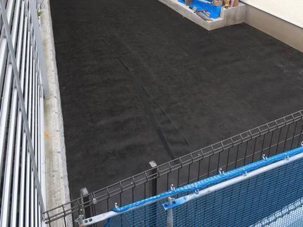 湘南彩苑の〈湘南彩苑〉防草シート張り・砂利敷の施工は当社にお任せください!の写真