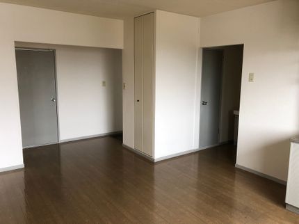 Y'Style (ワイ・スタイル)-便利屋-の【地域密着店】【丁寧さ◎】 1面の張り替えから可能です。の写真