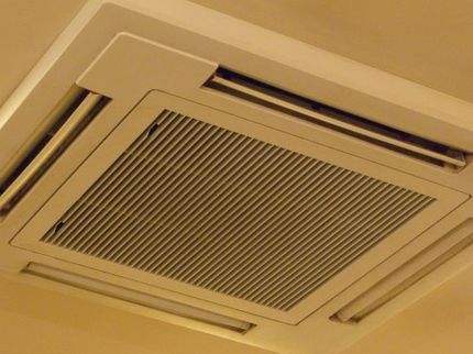 お掃除屋「さっぱり」の業務用エアコン分解クリーニング【4方向】の写真