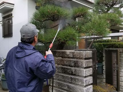 山中大東造園の《職人二名でお伺いします》職人らしく丁寧さ・綺麗さにこだわって仕上げます。の写真