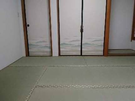 流生畳店の3/8~マスク着用【家具移動一切不要】手作業での技術力に自信!の写真