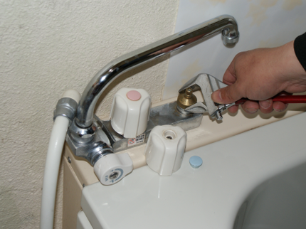 アクアメンテの給水管の水漏れ・排水管の詰り修理いたします。漏水調査もOK!の写真