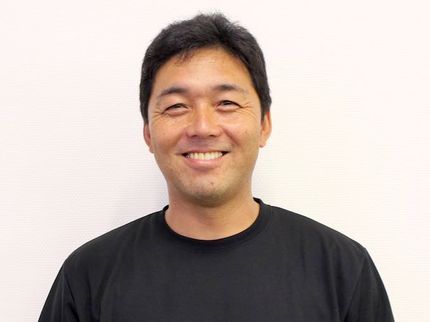 skyクリーンサービスの高圧洗浄にてベランダ清掃を綺麗にいたします。網戸、外窓も一緒に洗いますの写真