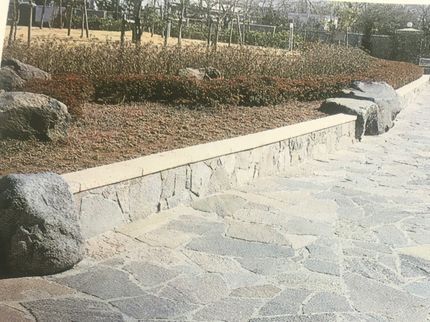 岡村造園の草むしり(手作業)の写真