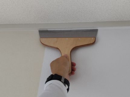 Y's FACTORYのクロス貼り替えお任せ下さい!石膏ボード以外の砂壁やベニヤ等にも貼れます!の写真