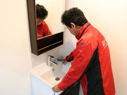 おそうじ革命小金井東町店の洗面台や鏡に付いたの水あかを一掃しませんか!の写真