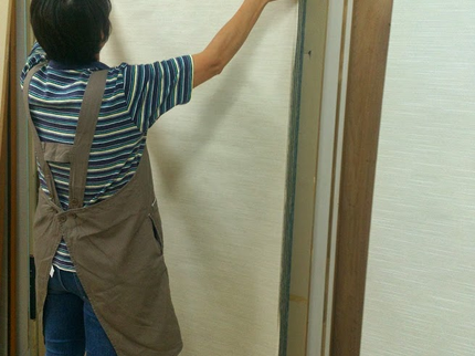 和の匠 くらしのマーケット店の襖の張替は 【1面価格より お得な1枚価格】の弊社に 勿論 訪問前消毒実施中の写真