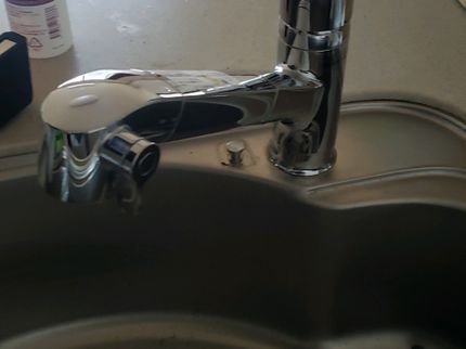水道リペアGの壁付、ワンホール、台付どの蛇口でも10000円、特殊タイプも取付け致します。の写真