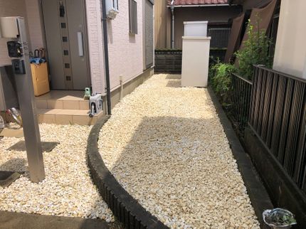 草刈り、伐採、剪定屋 フォールリバーの☆草刈り専門屋 フォールリバー ☆ 草刈り→防草シート〜砂利敷き ◉土日祝可◉の写真