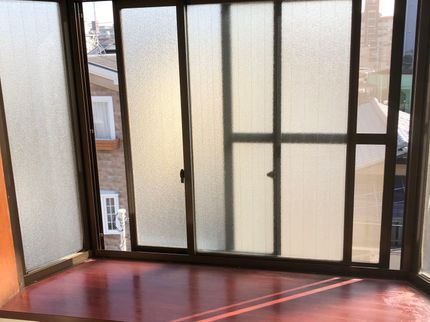 おそじ革命大阪淀川区東店の窓、サッシの清掃の写真