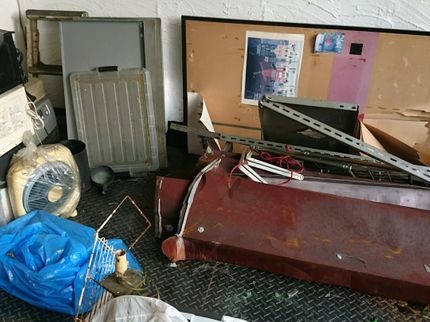 のぼり商店のゴミ屋敷の清掃、撤去作業の写真