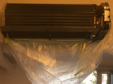 CBクリーンサービスの作業後の簡易床清掃始めました!作業中落ちたホコリなども綺麗にします♪クレカ払い◎の写真