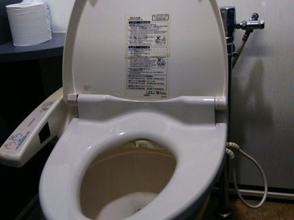 便利屋の、越前やのトイレ清掃承ります。変な人?いいえ普通です。 トイレ清掃が、清掃の基本です。の写真
