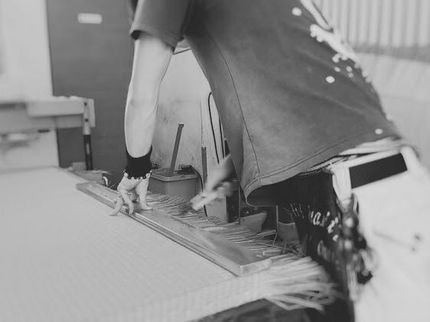 株式会社みやびの経験豊かな職人が全て自社で生産加工しております。の写真