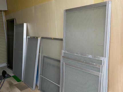 アイデンテック/張替工房佐竹の専門店による丁寧な仕上がり!持ち帰り作業!!枠の洗浄します!!!の写真