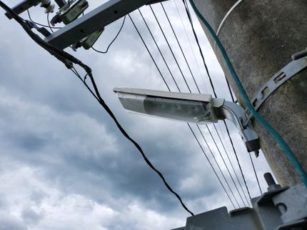 藤田電設の蛍光灯からLED照明器具へ交換致します。の写真
