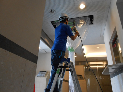 株式会社アークトンのいやな臭いも除去してスッキリ!エアコン洗浄(天井型)の写真