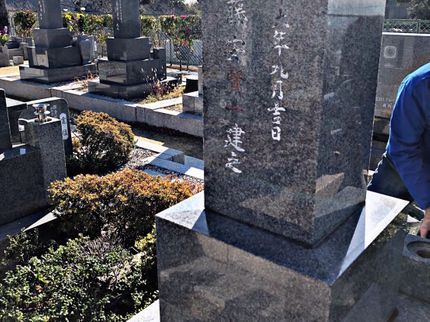 フラワーエ房花丸屋の<神戸市発>お花屋さんのお墓参り代行です。お花のご要望もお伺い致します。の写真