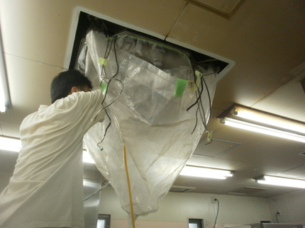 ピカいち☆サンクリーンの業務用室内空調機の高圧洗浄(天井埋込型:吹き出し口1方向~4方向)【カードOK】の写真