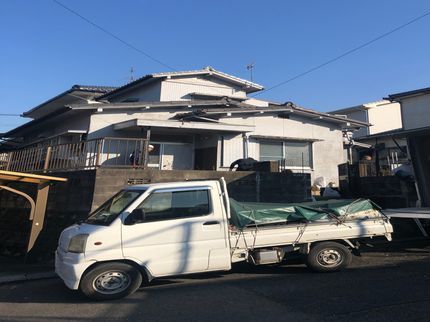 断捨離バスターズ 便利屋タイガーエレファントの大手不動産と提携している弊社のプロスタッフによる【不用品回収 軽トラ】の写真