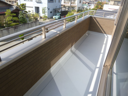 ハウスクリーニング&介護のケアプラスのベランダ、お庭の洗浄!ご相談ください。好評受付中です!の写真