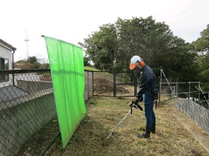 湘南彩苑の〈湘南彩苑〉お庭や空き地の草刈りなら当社にお任せください!の写真