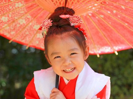 photo 光の森の緑の中のお子さんのきれいな写真!【眺めるたびに笑顔になる】全データ100枚以上!の写真