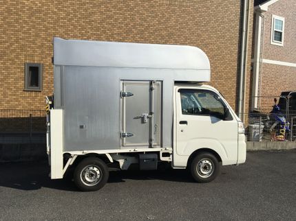 シープカーゴの【年中無休】24時間対応可能!パワーゲート車での対応も出来ます。の写真