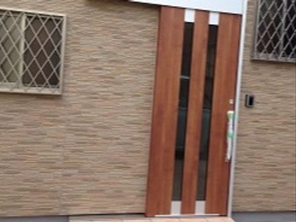 テクニカルジャパン株式会社の玄関入れ替え工事の写真