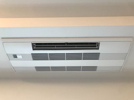 CleanTechの完全分解天井埋込エアコンクリーニング 防カビコートつき!の写真
