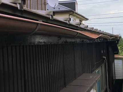 吉田建設の劣化や災害などで壊れた雨樋を新しい物へ提供致します。の写真