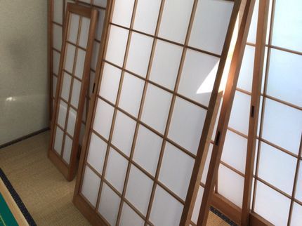 張替え屋の冷暖房空調効率UP!拭き取りお手入れ可能な丈夫プラ障子の写真