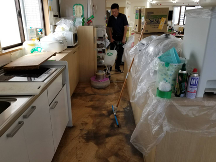 大阪おそうじ便の最短12/24~OK!【フロア床洗浄】店舗オフィス床のしみ汚れが綺麗になります!の写真