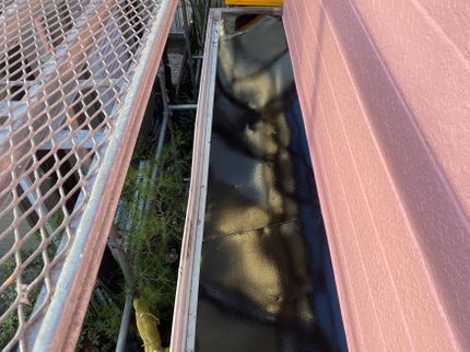 横浜デザインの屋根鉄部、トタン塗装の写真