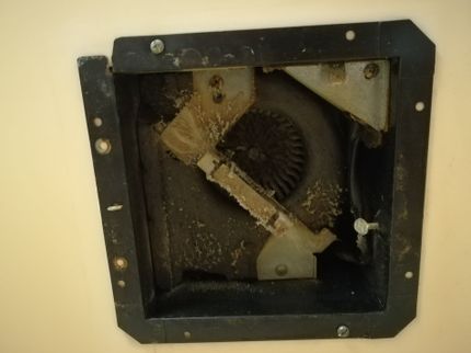 あなたの専属便利屋 さかもとのトイレ換気扇交換いたします。の写真