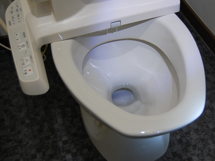 水回りフロアコーティング愛知名古屋 サンオンの清掃だけではありません!コーティングで光沢復活&超撥水【損保有 外注/P負担無】の写真