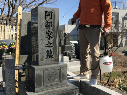 石材クリーニング満丸まんまるのカビ・コケに覆われた墓石も蘇る!損保加入済みで安心★の写真