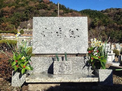 博多本舗の忙しいあなたに代わって、私たちが丁寧にお墓参り致します。★カードOK★の写真