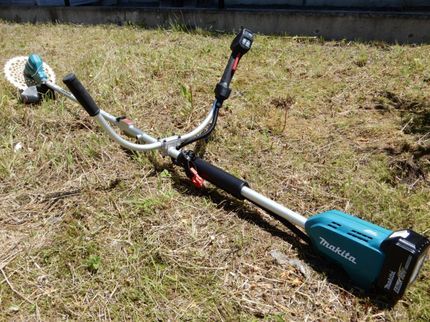 ハウスクリーニングのサンキューの作業時の音が静かな充電式草刈機を使用!ご近所さまにも配慮して作業します。の写真