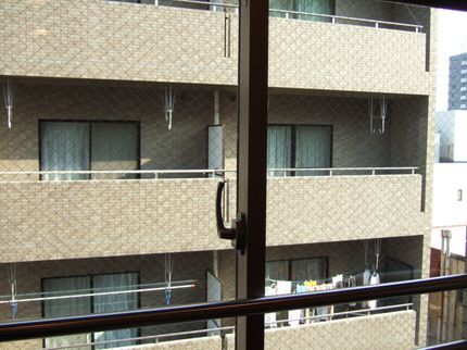 ハウスクリーニング藤本の【業界実績15年】マンションはバルコニーと一緒の作業でお得になります。の写真