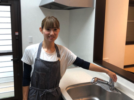 美ホームの天然植物エコ洗剤を使用します!女性スタッフが伺います。の写真