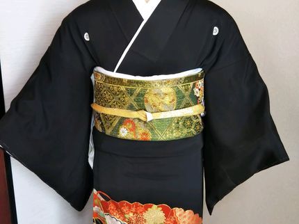 出張着付けの特別な日に「楽で美しい」お着付けをさせていただきます。文部科学省認可の写真