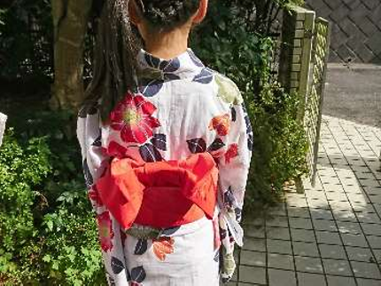 優美出張着付けの経験豊かなの着付け師が真心込めておしたくいたします。の写真