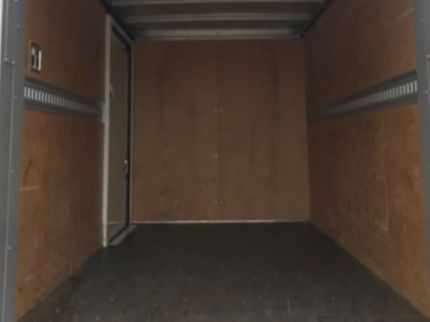 ワンピース引越センターのNew2トントラック箱車不用品摘み放題の写真
